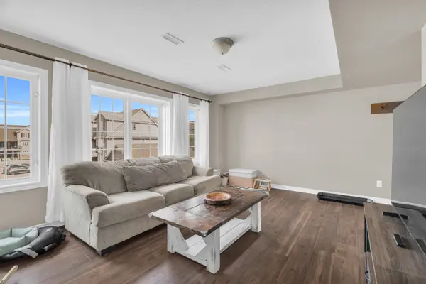 630 Woodlawn RD E #B, Guelph, ON N1E 0K4