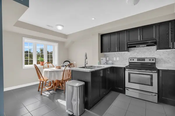 630 Woodlawn RD E #B, Guelph, ON N1E 0K4