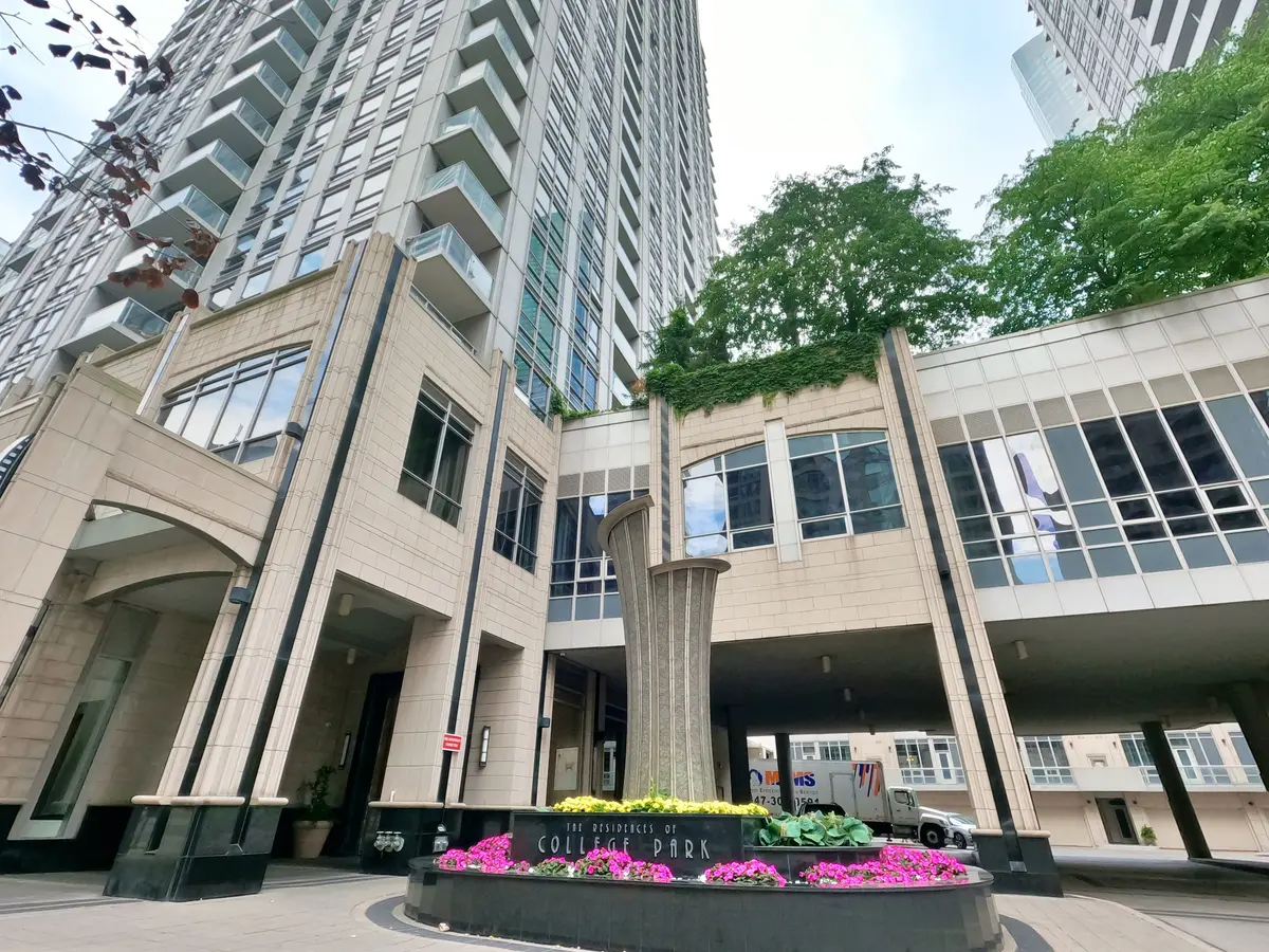 761 Bay ST #1901, Toronto C01, ON M5G 2R2