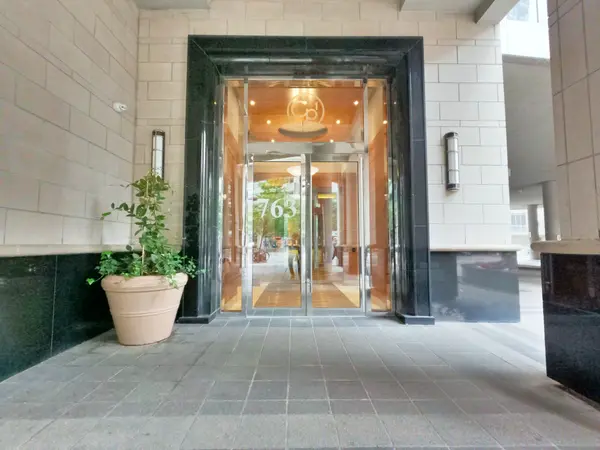 761 Bay ST #1901, Toronto C01, ON M5G 2R2