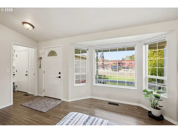 2075 BRYANT AVE, Cottage Grove, OR 97424