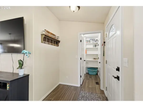 2075 BRYANT AVE, Cottage Grove, OR 97424