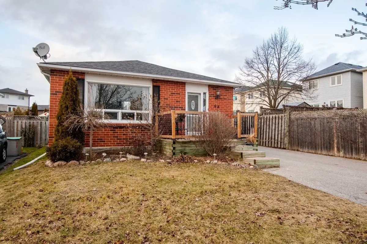 68 Overbank DR, Oshawa, ON L1J 7Y8