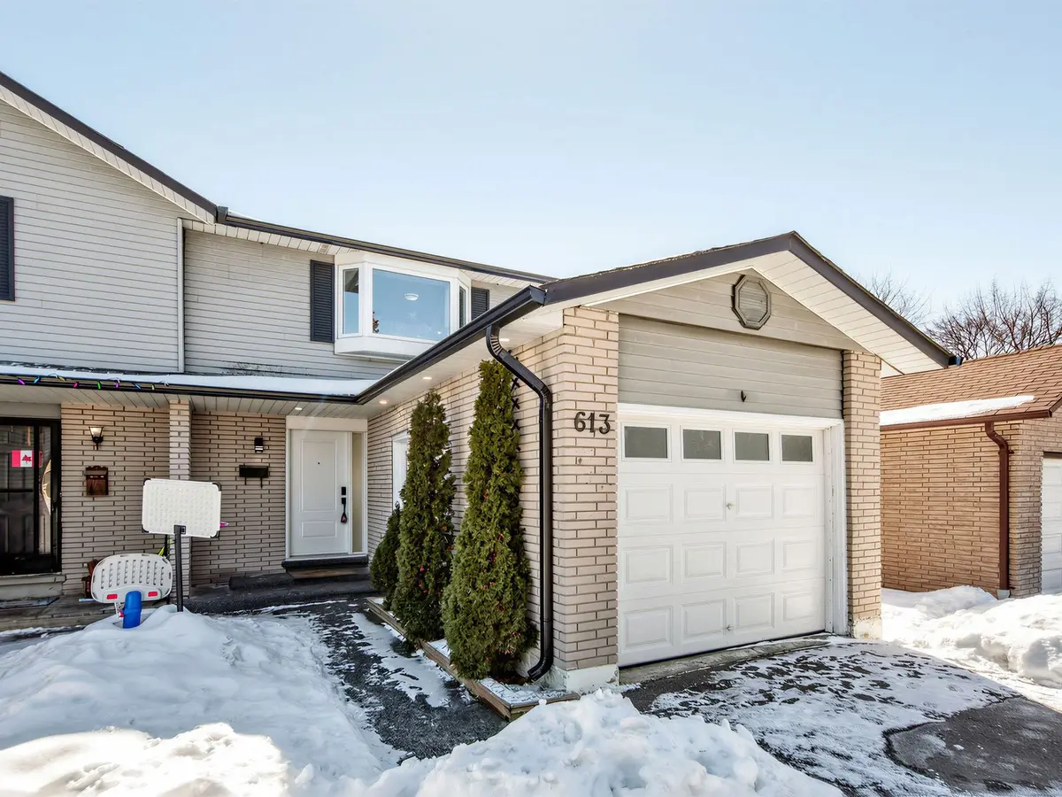 613 Foxrun CT, Oshawa, ON L1K 1N9