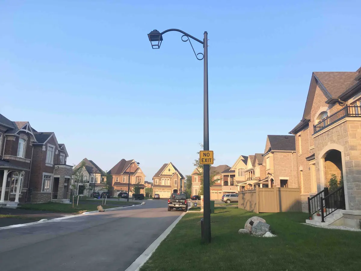 23 boland crt CRES S, Aurora, ON L4G 0W6