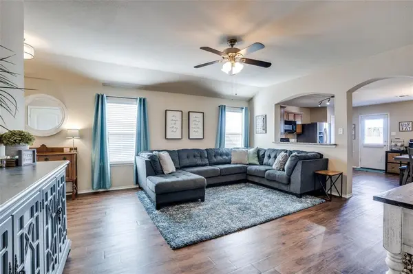 1606 Meadow Creek Drive, Princeton, TX 75407