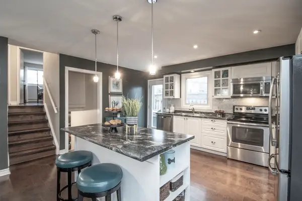 68 Overbank DR, Oshawa, ON L1J 7Y8