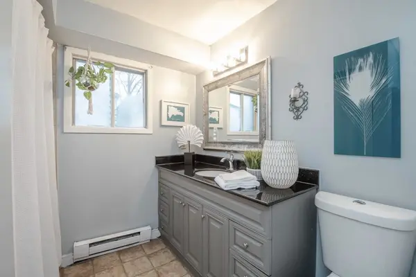 68 Overbank DR, Oshawa, ON L1J 7Y8