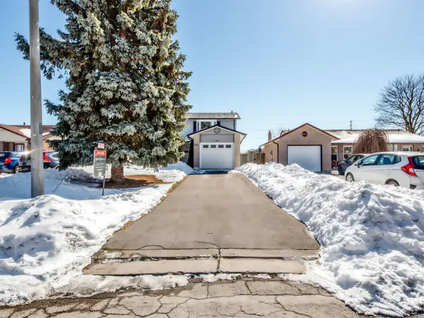 613 Foxrun CT, Oshawa, ON L1K 1N9