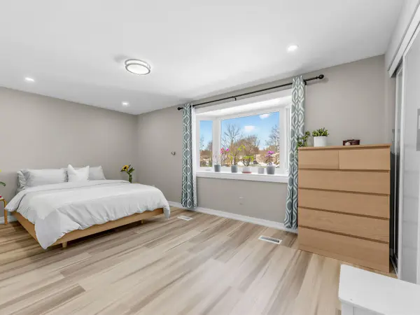 613 Foxrun CT, Oshawa, ON L1K 1N9