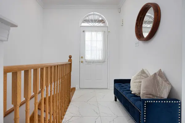 328 Mapleview CT, Pickering, ON L1X 2X3