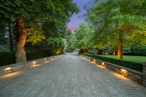 55 Thornbank RD, Vaughan, ON L4J 2A1