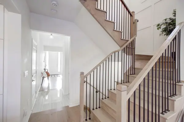 484 Thornborrow CT, Milton, ON L9E 1T4