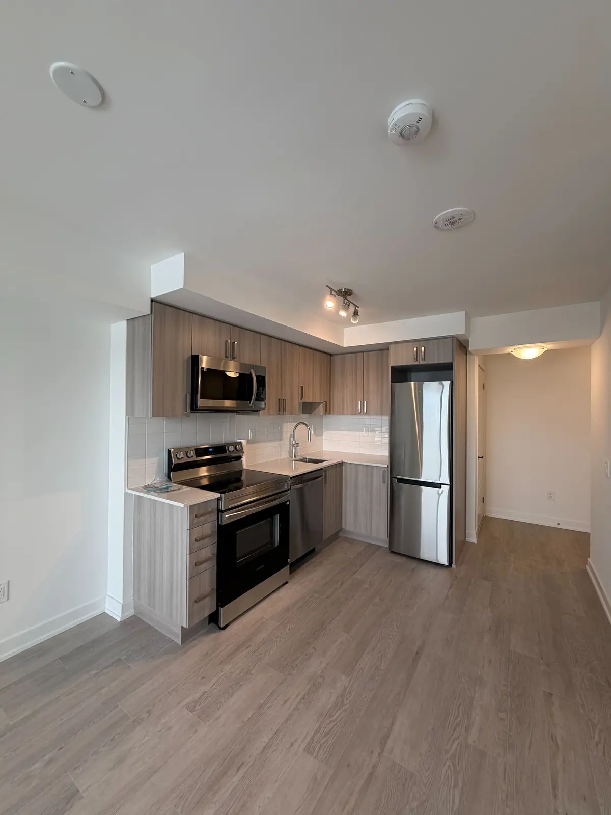 1010 Sandy beach RD #1112, Pickering, ON L1W 3V9