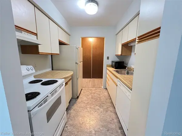 30056 W 12 Mile RD #78, Farmington Hills, MI 48334