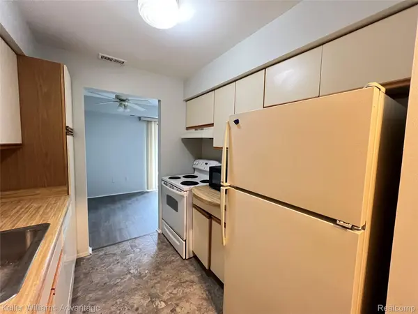 30056 W 12 Mile RD #78, Farmington Hills, MI 48334