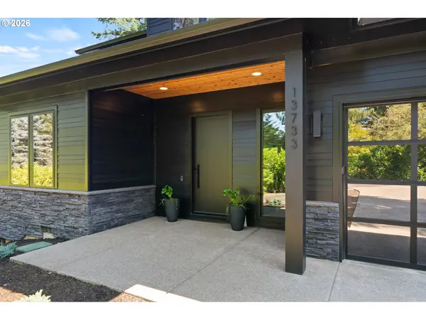 Lake Oswego, OR 97034,13733 KNAUS RD