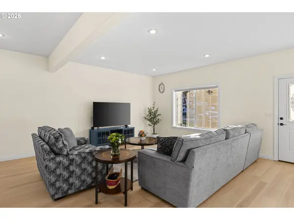 2922 WALNUT CT, Hubbard, OR 97032