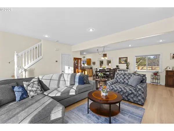 2922 WALNUT CT, Hubbard, OR 97032