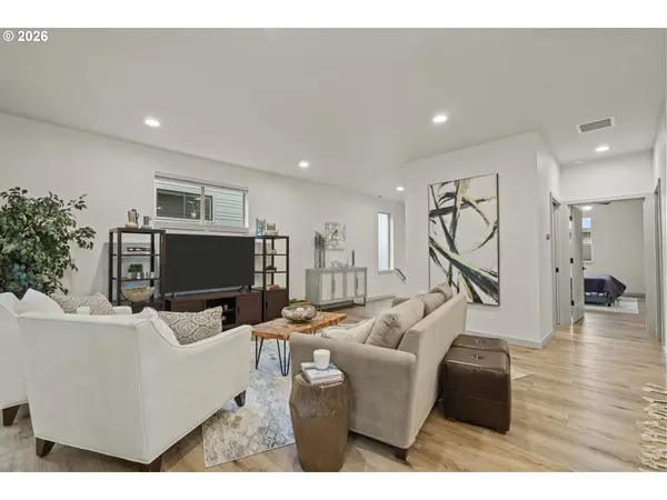 143 SHELTON MCMURPHEY BLVD, Eugene, OR 97401