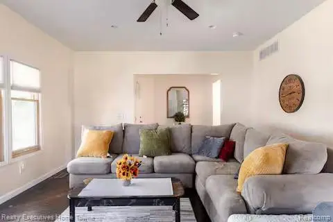 1914 Edison ST, Detroit, MI 48206