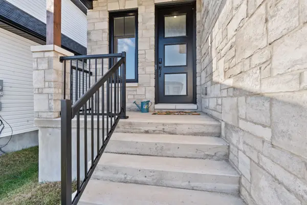 121 CREIGHTON DR, Loyalist, ON K0H 2H0