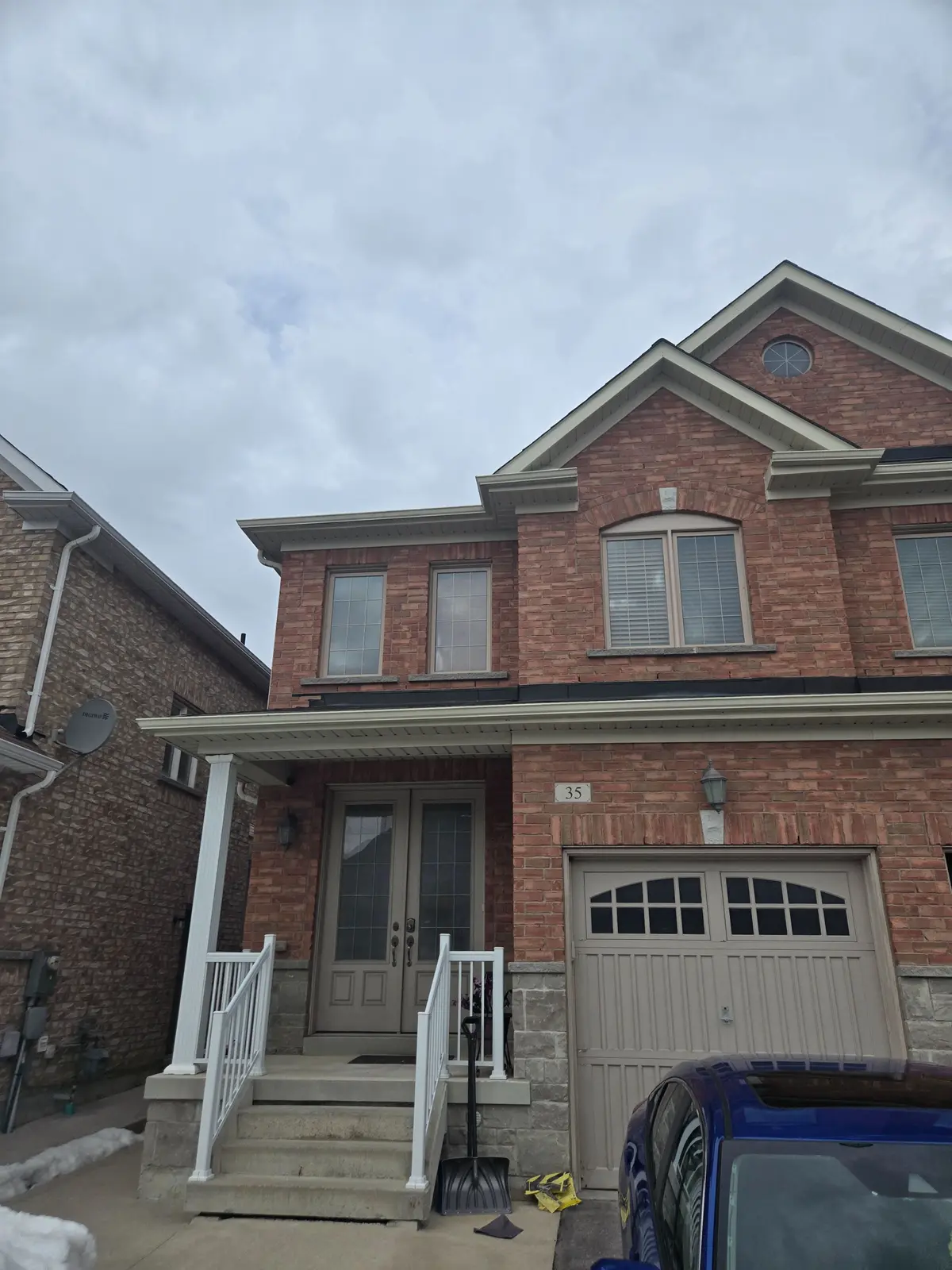 35 Campwood CRES, Brampton, ON L6P 0W8