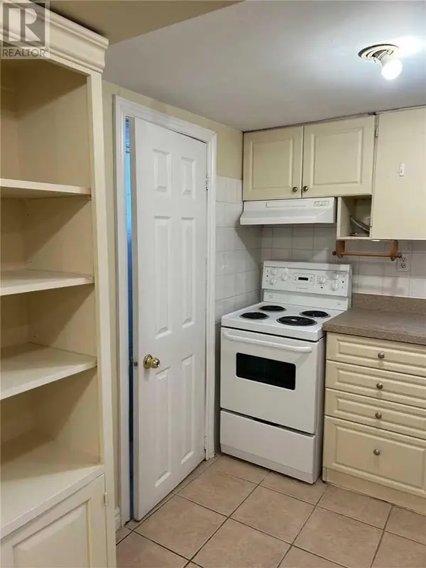 1745 Bathurst ST #B, Toronto C03, ON M5P 3K5