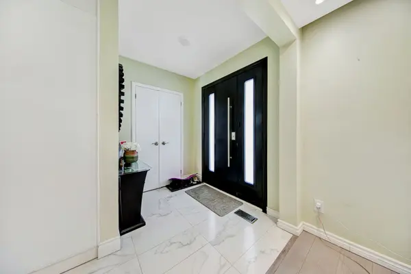 43 Aragon AVE, Toronto E05, ON M1T 1X8