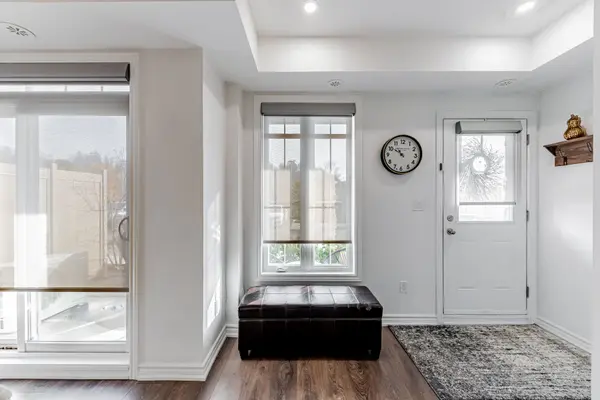 198 Pine Grove RD #13, Vaughan, ON L4L 0H8