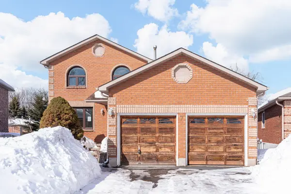 7 Nugent CT, Barrie, ON L4N 7A9