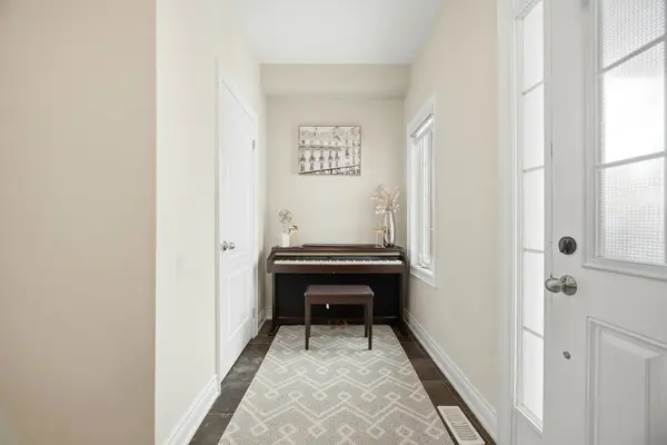 5 Mugford CRES, Brampton, ON L6Y 6A7