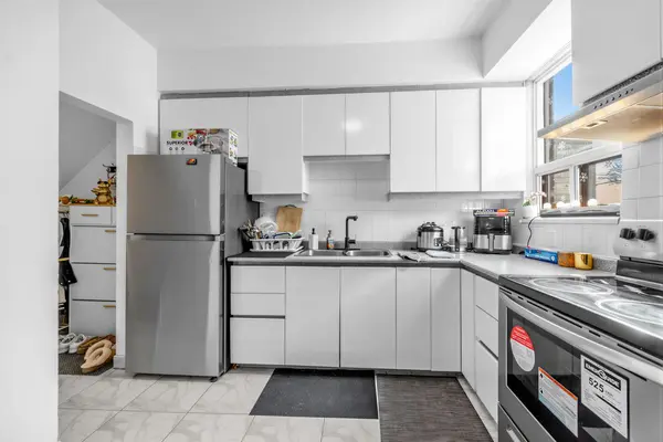 1262 Lansdowne AVE, Toronto W03, ON M6H 3Z8