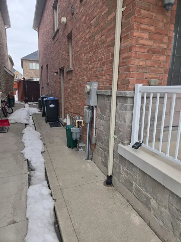 35 Campwood CRES, Brampton, ON L6P 0W8