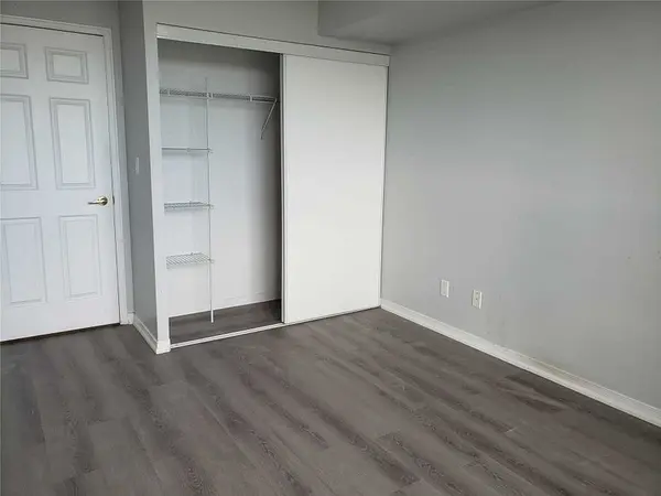 4900 Glen Erin DR #906, Mississauga, ON L5M 7S2