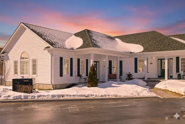 300 Croft ST #202, Port Hope, ON L1A 0E1