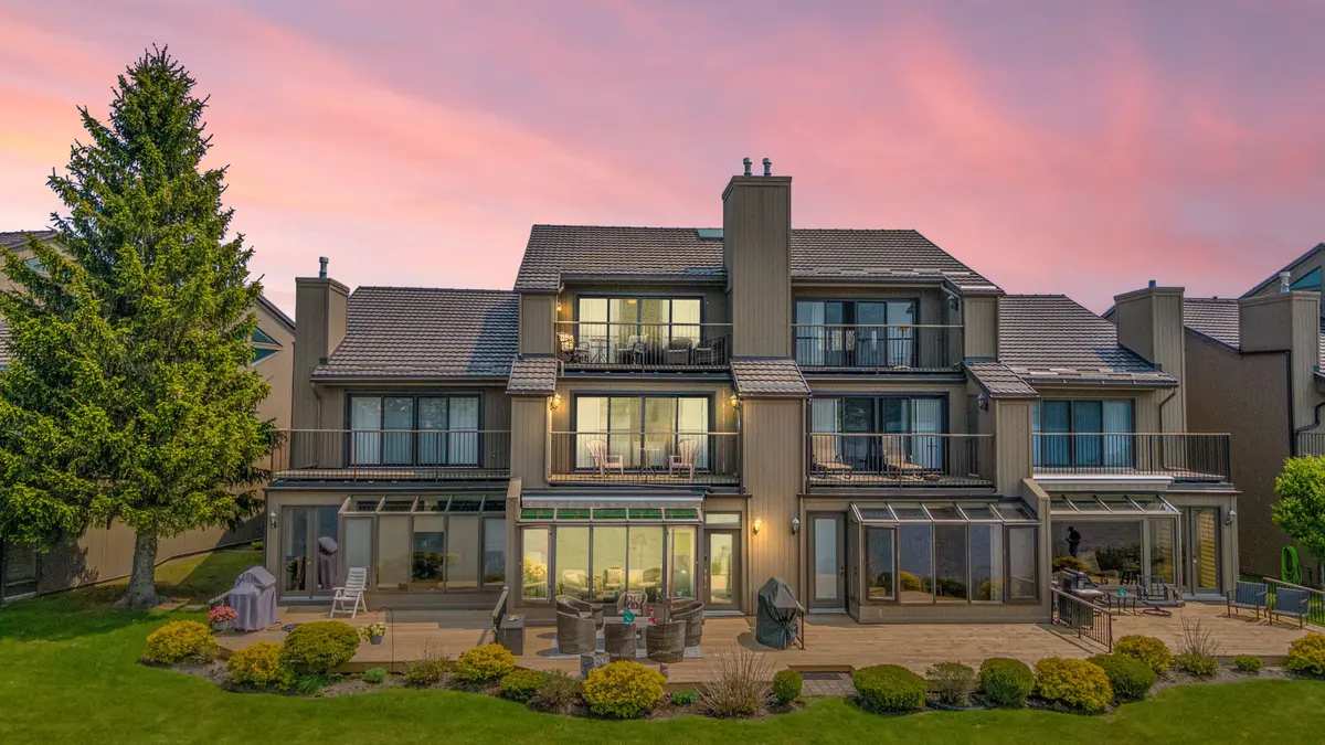 8 Beck BLVD #10, Penetanguishene, ON L9M 1C3