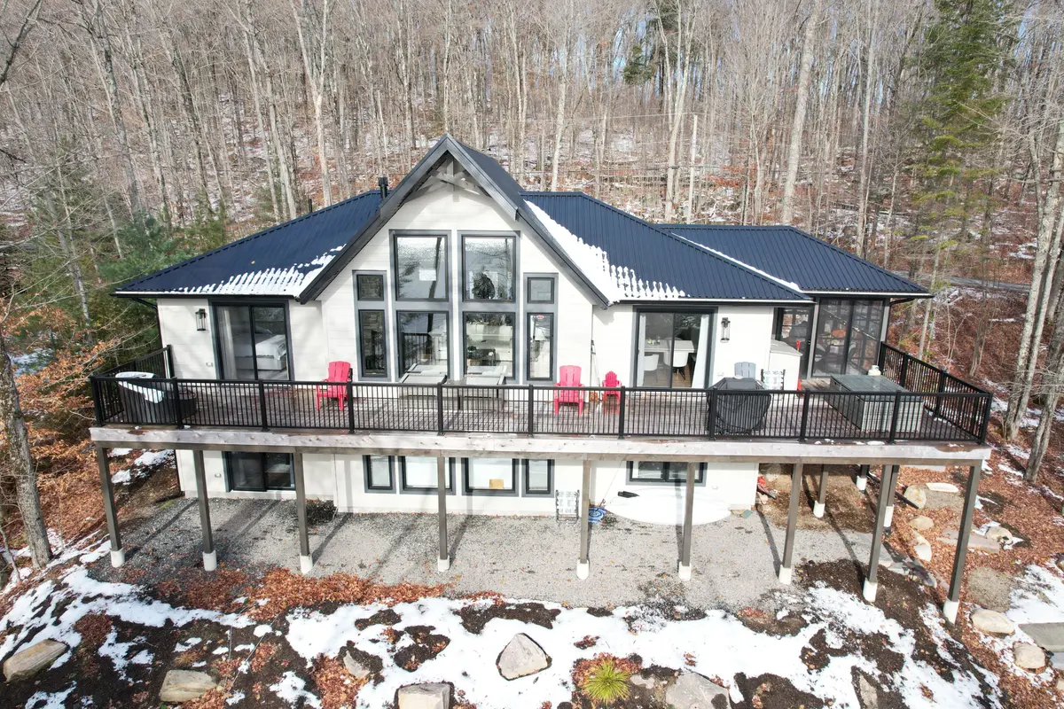 1073 Watson RD, Lake Of Bays, ON P0B 0A3