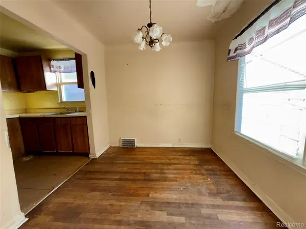 8614 Hubbell ST, Detroit, MI 48228