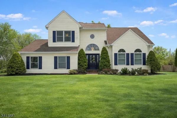 8 Kelly Dr,  Roxbury Twp.,  NJ 07876