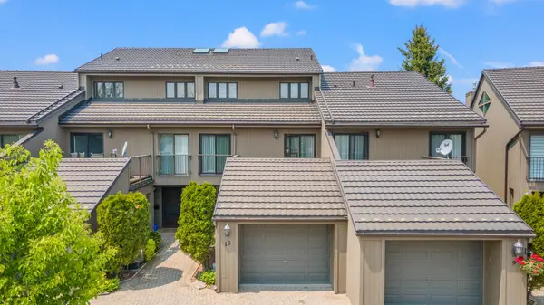 8 Beck BLVD #10, Penetanguishene, ON L9M 1C3