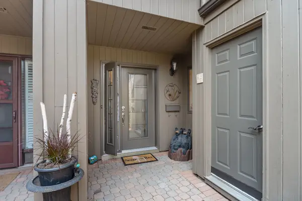8 Beck BLVD #10, Penetanguishene, ON L9M 1C3