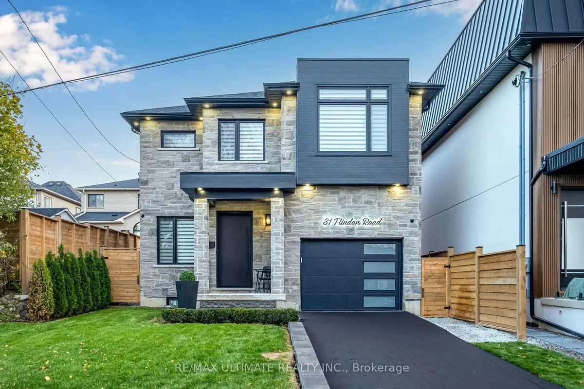 31 Flindon RD N, Toronto W05, ON M9M 1J1