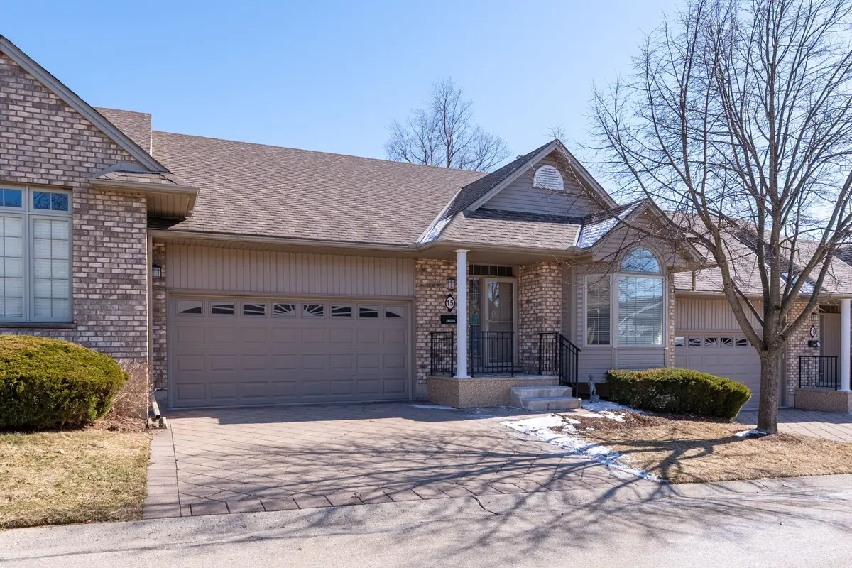 800 Commissioners RD W #15, London South, ON N6K 1C2