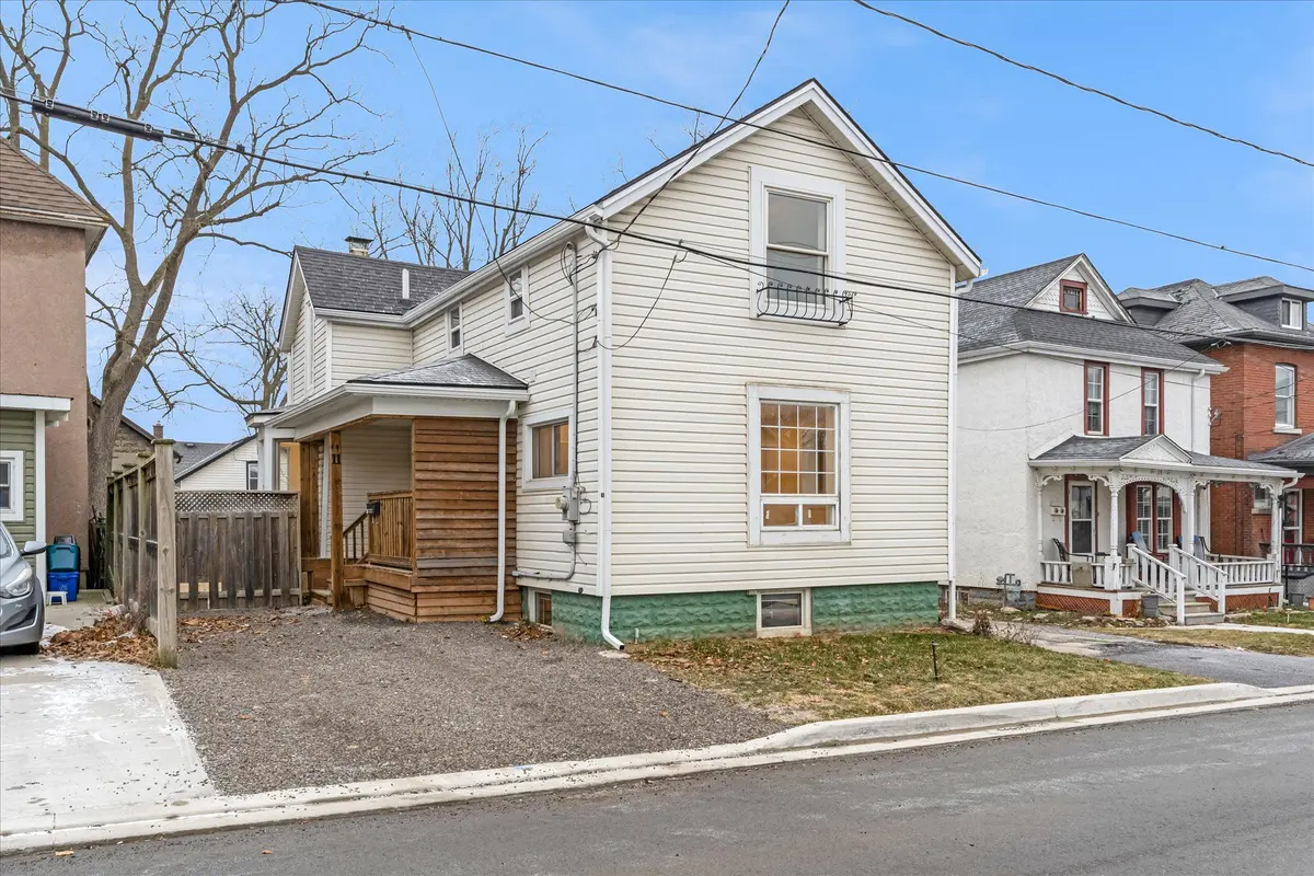 11 Albina ST, Welland, ON L3C 1P2