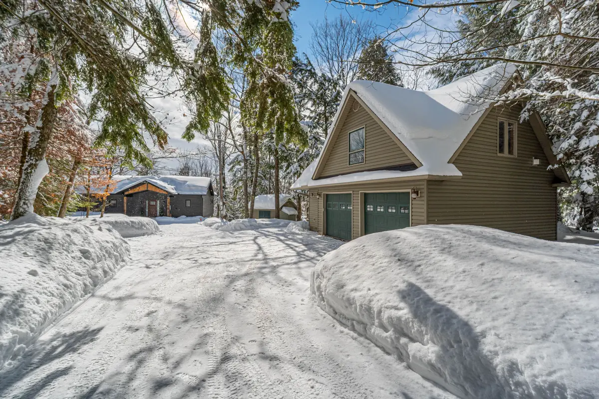 1047 Hinterland TRL, Highlands East, ON K0L 1C0