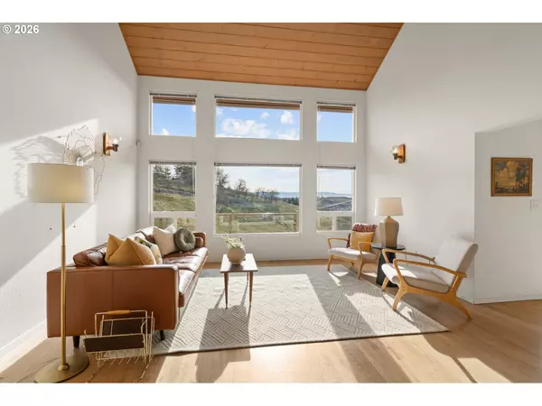 Pendleton, OR 97801,704 NW 3RD DR