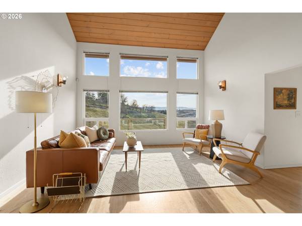 704 NW 3RD DR, Pendleton, OR 97801