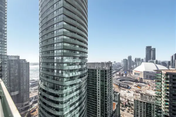14 York ST #3308, Toronto C01, ON M5J 0B1