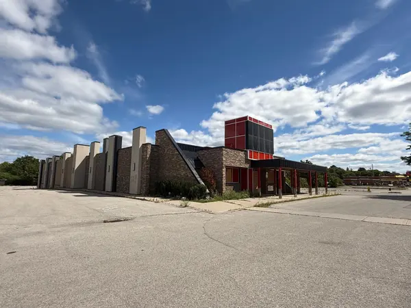 17215 Yonge ST, Newmarket, ON L3Y 5L8